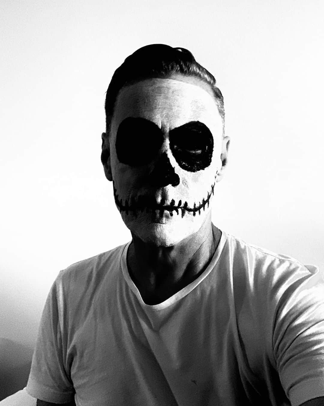 ブライアン・アダムスのインスタグラム：「The next album cover? 💀 #diadelosmuertos #halloween」