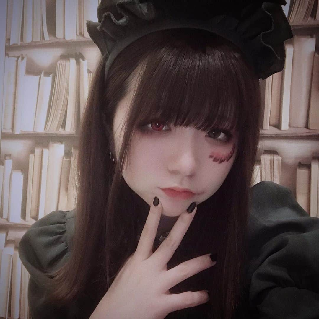 黒夢のインスタグラム：「🥀👻」