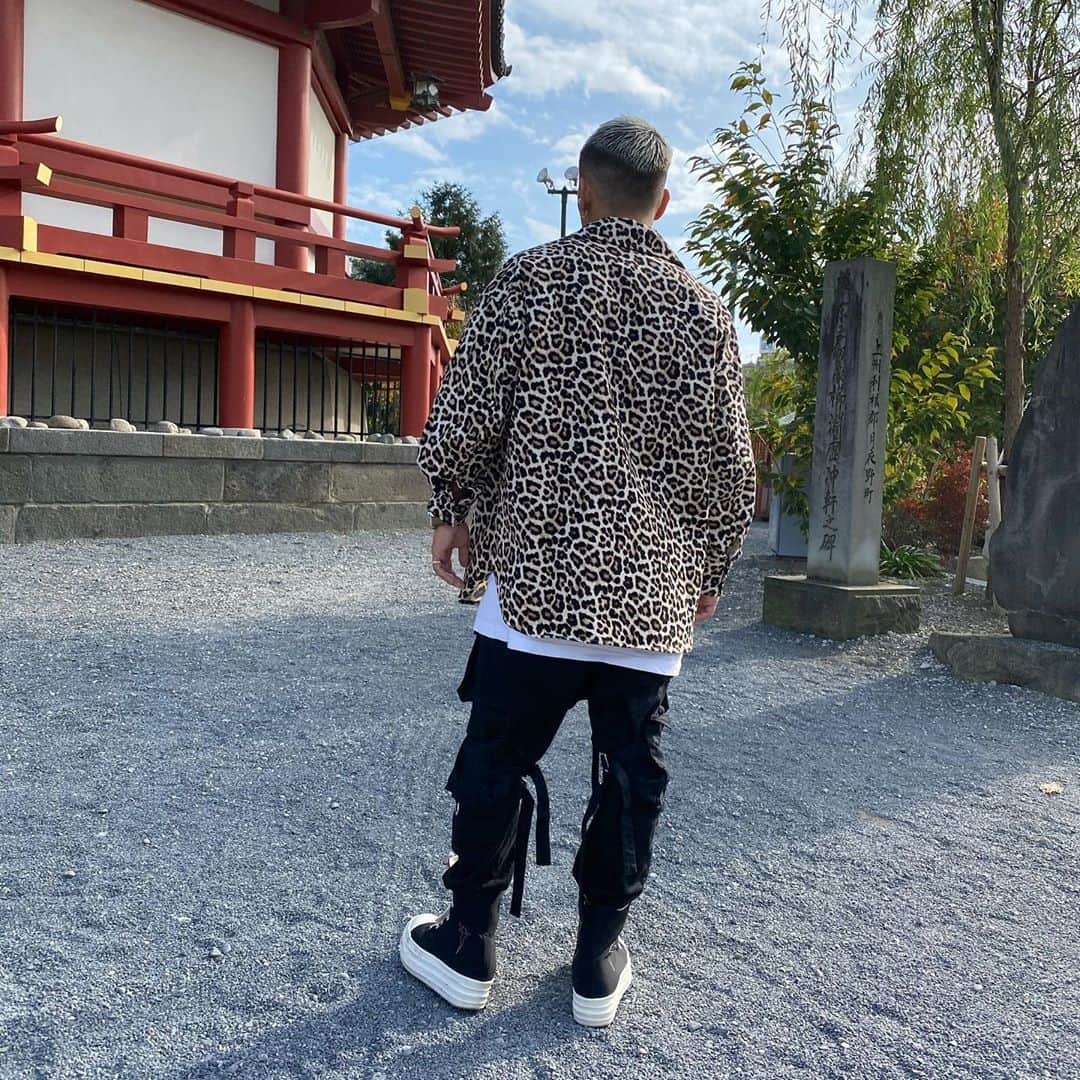 岩田翔吉さんのインスタグラム写真 - (岩田翔吉Instagram)「🇯🇵⛩ . #御徒町 #k18 #shopping #jewelry #ootd #outfits #gold #leopard #rickowens #sunday #okachimachi #november」11月1日 14時11分 - shokichiiwata_tokyo