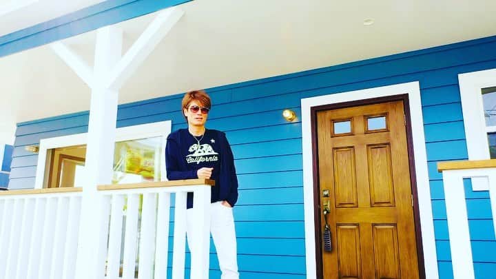 マイケル富岡のインスタグラム：「surf's up♡ ready? #beach #surf #surfing #cruise #actor #actorslife #shooting #drone #マイケル富岡 #ヤキソバン #俳優 #タレント #撮影 #ドローン #海 #ビーチ#drone.shun #generalamericanhome #usa #california #la #losangeles #malibu #surfershouse #beachhouse」