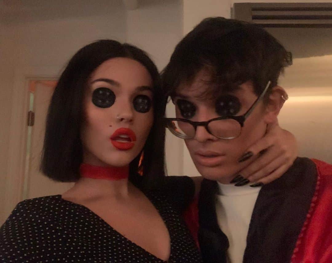 マギー・リンデマンのインスタグラム：「you’re just in time for supper dear🖤」