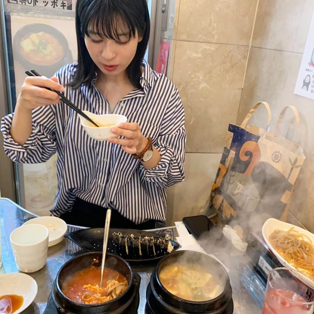 繁田梨世さんのインスタグラム写真 - (繁田梨世Instagram)「韓国料理食べ放題があるナジミキンパ🇰🇷  . . キンパはもちろん全部美味しい🤤  . . 特にプルコギチヂミが美味しくて衝撃的🥺  . . 店員さんオススメするだけあるわ🥰  . . 次回は食べ放題に挑戦したい！笑 . . GO  TO  eatめっちゃ利用してる私でした😆  . . #難波#韓国料理#ナジミキンパ#名物#リーズナブル#チャプチェ#辛いの好き#女子会#プルコギチヂミ#めっちゃ美味しい#感動#食べ放題#挑戦したい#食いしん坊#繁田梨世#GO  TO eat#お得」11月1日 14時42分 - shigesurumedayo