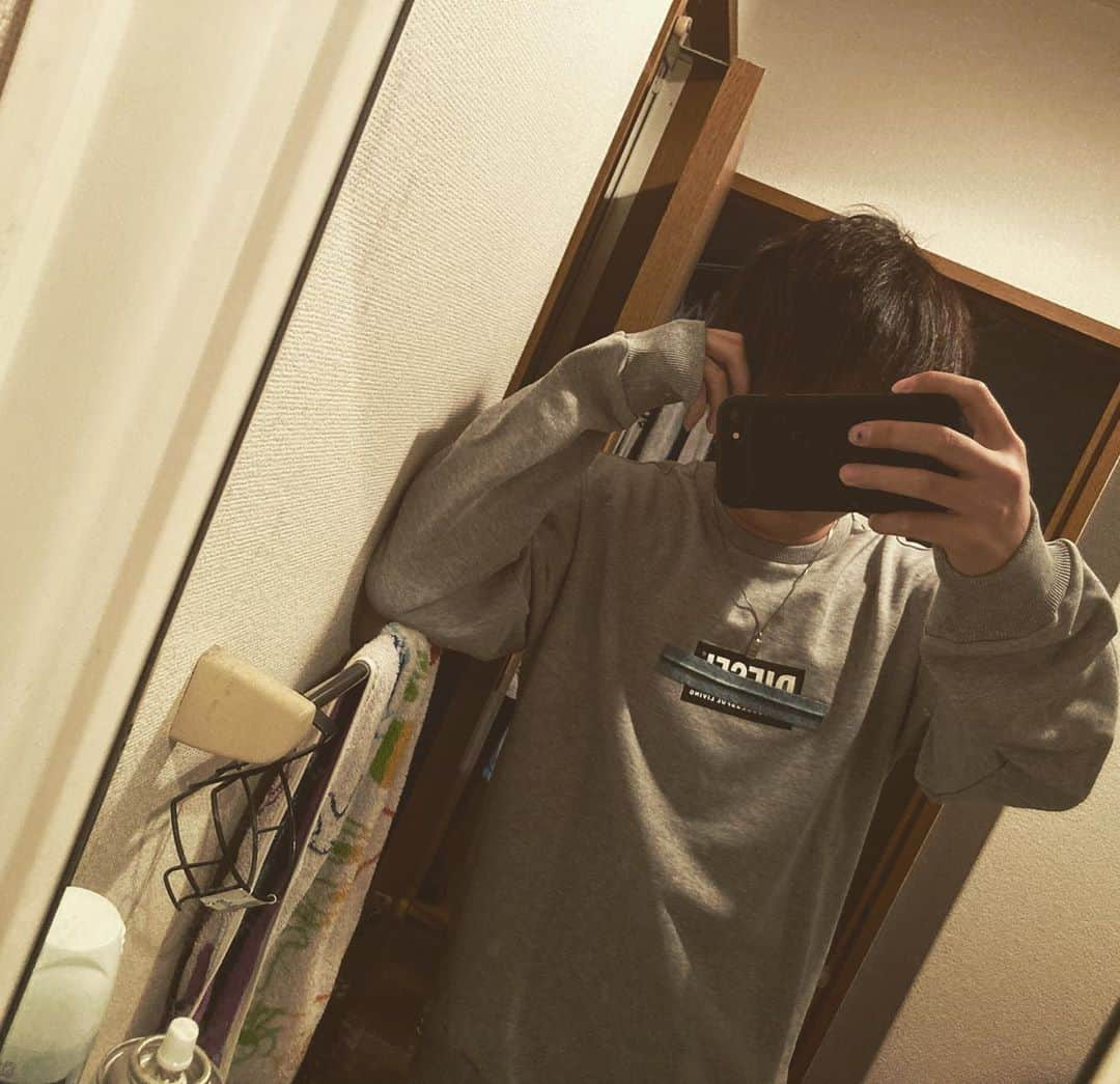 らーくんのインスタグラム：「リスナーさんから貰ったお洋服着た🥺 めちゃくちゃ可愛いです。ありがとう」