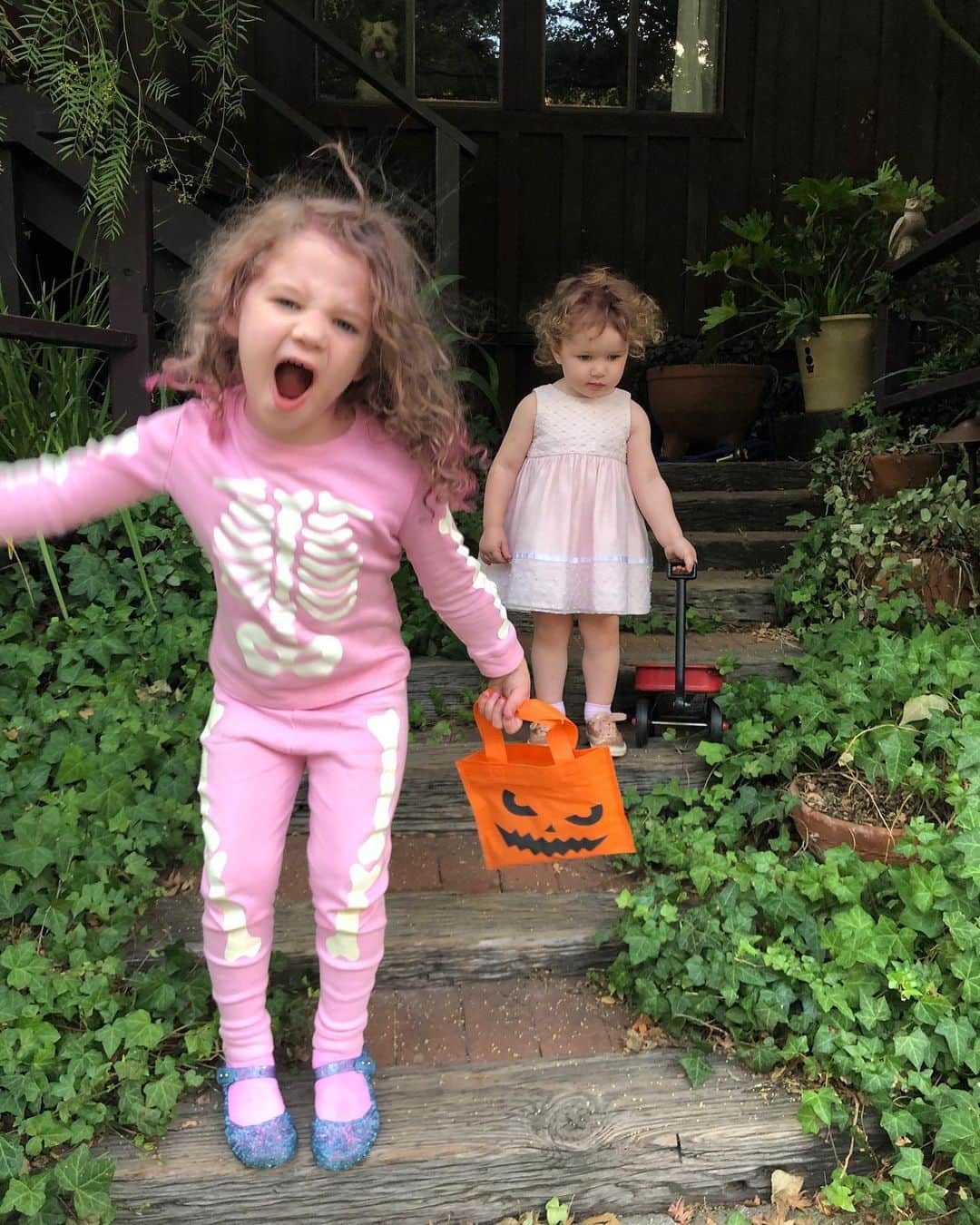 エリカ・クリステンセンさんのインスタグラム写真 - (エリカ・クリステンセンInstagram)「Halloween kinda happened despite 2020 🧡🎃🧡」11月1日 14時42分 - erikachristensen