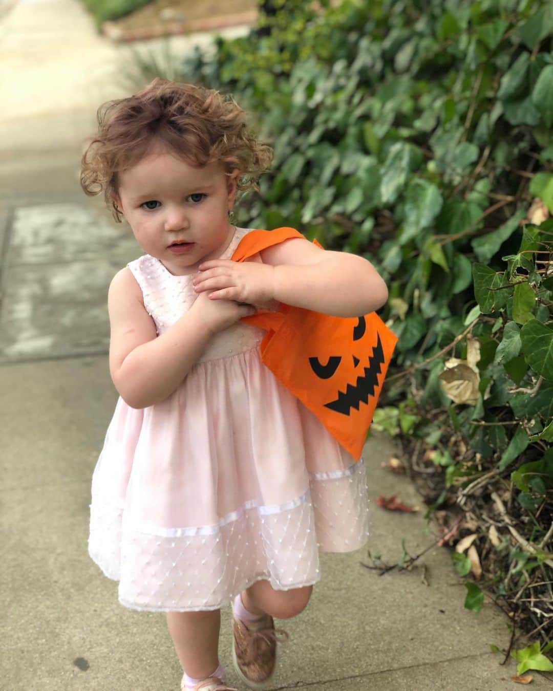 エリカ・クリステンセンさんのインスタグラム写真 - (エリカ・クリステンセンInstagram)「Halloween kinda happened despite 2020 🧡🎃🧡」11月1日 14時42分 - erikachristensen