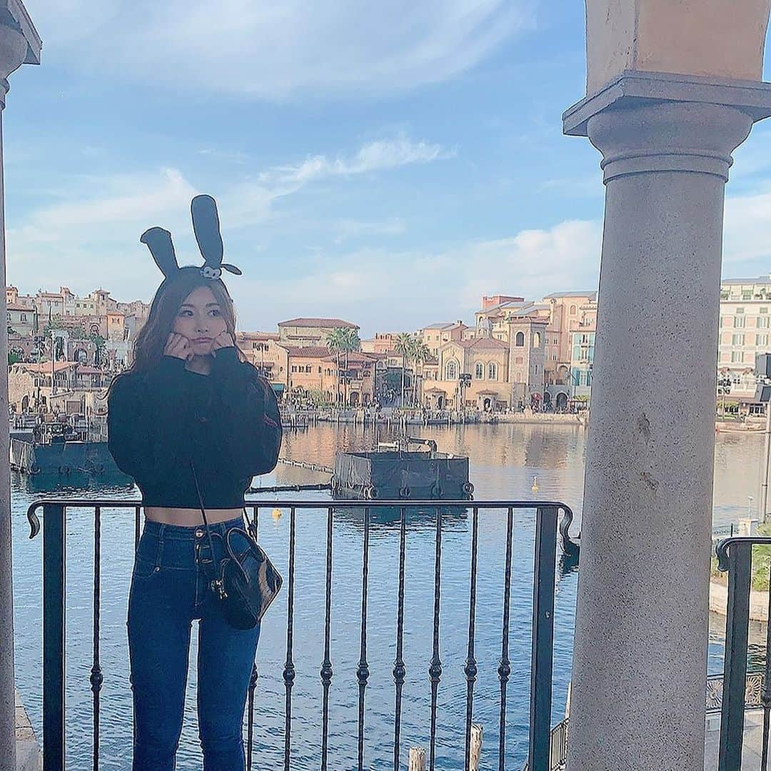 愛弓りょうさんのインスタグラム写真 - (愛弓りょうInstagram)「Disney Sea🧞‍♂️🧞‍♀️ ・ ・ ・ ・ #disneysea #でぃずにーしー #おずわるどでぃずにー #オズワルドコーデ #オズワルド #だーりっち #darich #darichコーデ #ディズニー行く時いつもdarichコーデ💕#ぽみにすと #ぽみにすと増やしてくぞー」11月1日 14時52分 - ryo_ayumi1027