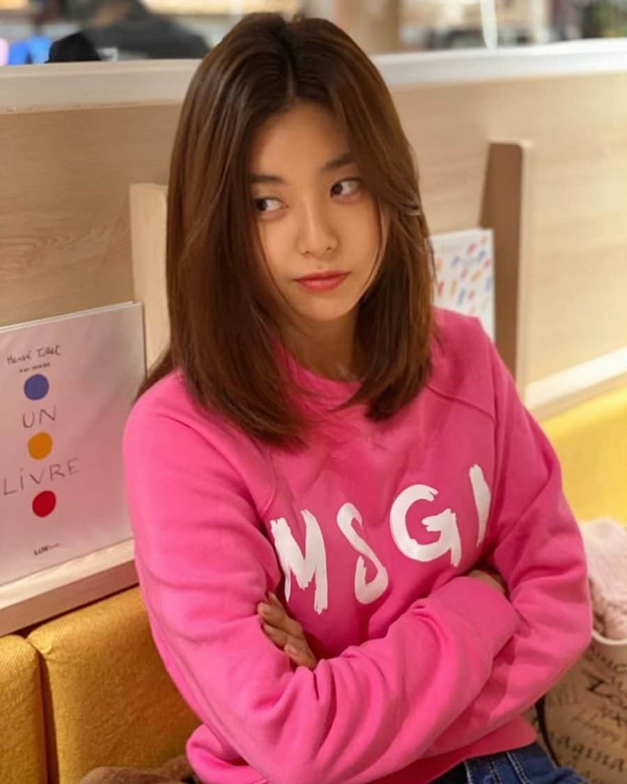 イ・ヨンウンさんのインスタグラム写真 - (イ・ヨンウンInstagram)「. 나 오늘 핑크😁 . #주말끝자락」11月1日 14時51分 - leeyoungeun0809