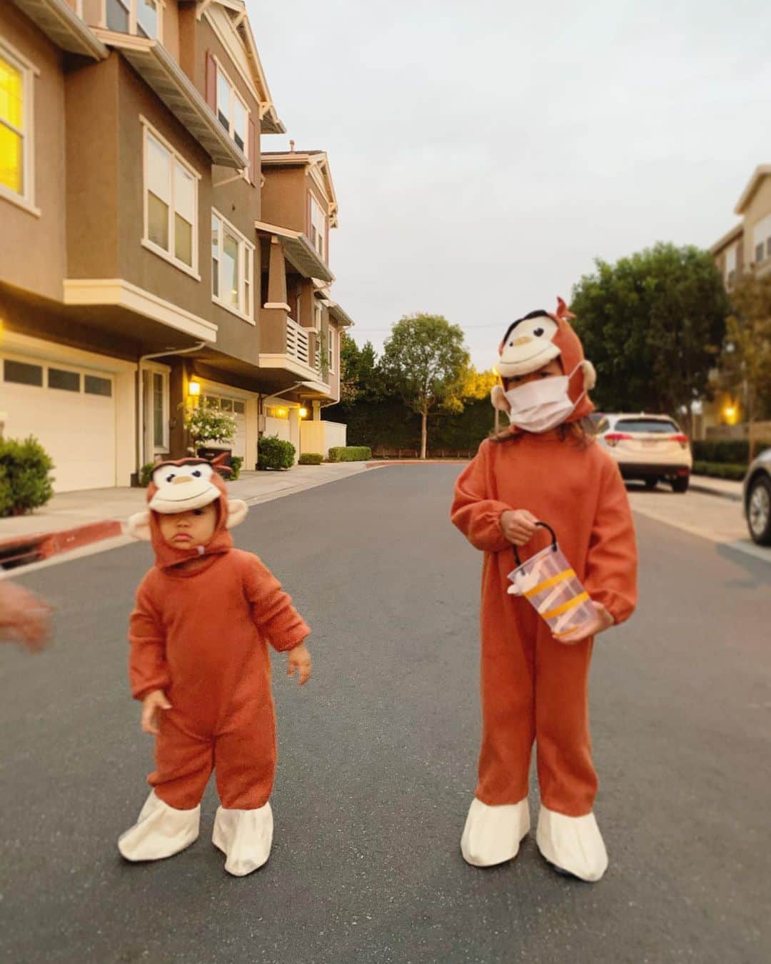 高木りなのインスタグラム：「#TrickOrTreat 🐒🐒✨ #HappyHalloween 🎃 . . #curiousgeorge #おさるのジョージ #큐어리어스조지 #큐리어스조지」