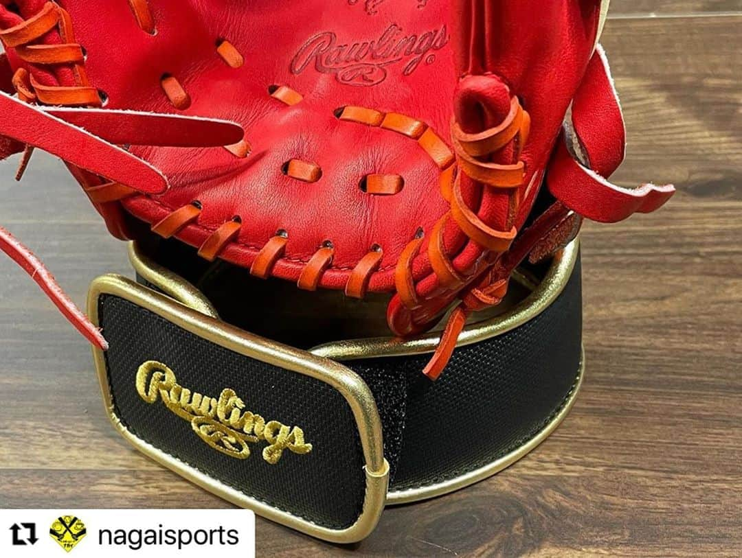 Rawlings Japanさんのインスタグラム写真 - (Rawlings JapanInstagram)「#Repost @nagaisports with @make_repost ・・・ 超限定　軟式グラブ入荷‼︎ 発売日は10月30日。 （予約可能）  ローリングス軟式グラブ NPBモデル　38500円（税込） しかもグラブスタンドも付いてきます。  #内竜也 #又吉克樹 #糸井嘉男 #加藤翔平  #福谷浩司  #小川泰弘  #秋山拓巳  #宗佑磨  #岡本和真  #ローリングス #ローリングス軟式グラブ #ベースボールパークナガイ ＃ナガイスポーツ #小牧市 @rawlings_japan_llc」11月1日 15時05分 - rawlings_japan_llc