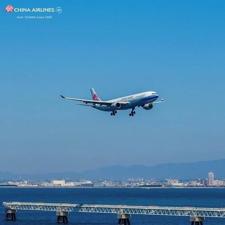日本地区チャイナ エアラインさんのインスタグラム写真 - (日本地区チャイナ エアラインInstagram)「【#chinaairlines aircraft flying in the sky in Japan】  日本の空を翔ける私たちの航空機の写真を見ていると、 日本の皆さんや、日本の景色、グルメがより恋しくなります。 Thank You @airlinephoto_kou   ＜公式HP＞ https://goo.gl/vif8Qp  #チャイナエアライン #chinaairlines #中華航空 #スカイチーム #台湾 #防疫」11月1日 20時41分 - chinaairlines.jp