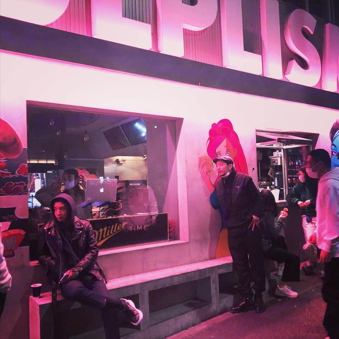 MAYUMIのインスタグラム：「@pulplism_official @pulplism_everyday   #西麻布　#dj #hamburger #hiphop #trancemusic #house #music #femaledj #tokyo #japan #art」