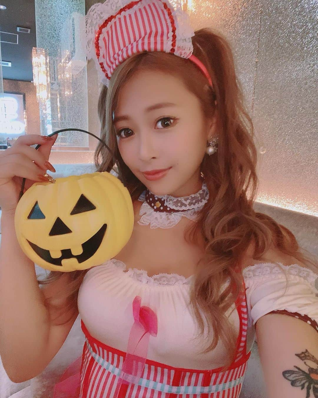 IORIさんのインスタグラム写真 - (IORIInstagram)「・ HAPPY HELLOWEEN🎃 ・ ・ ・ ・ #ハロウィンコスプレ #ハロウィン#halloween  #ウェイトレス #コスプレ#2020#かぼちゃ #名古屋#錦#錦3#シェリエ#GOLD#サロンドゴールド#salondegold#newドレス#キャバクラ#キャバ嬢#シャンパン#撮影#followforfollowback #likeforlike#キャバ嬢の日常」11月1日 20時38分 - iori_gold