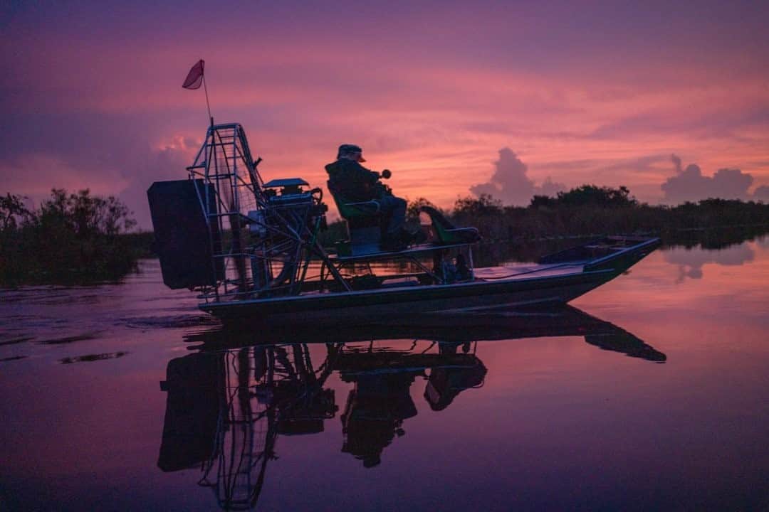 National Geographic Travelさんのインスタグラム写真 - (National Geographic TravelInstagram)「Photo by @CarltonWard / An airboat piloted by Betty Osceola sets out before sunrise onto the waters of her Miccosukee tribal lands. Miccosukee, like the Seminole, are descendants of Creek Nation who survived colonial and U.S. persecution by living on small camps on tree islands deep in Florida's Everglades. The River of Grass is still at the center of life and traditions for the Miccosukee Tribe of Florida, where their airboat and tour operations provide unique Everglades experiences to tourists from around the world.  This story is part of a #LastWildPlaces partnership with @insidenatgeo and @pathofthepanther, working to inspire protection of the #FloridaWildlifeCorridor. Please follow @carltonward for more. #Miccosukee #FloridaWild #KeepFLWild」11月1日 20時39分 - natgeotravel