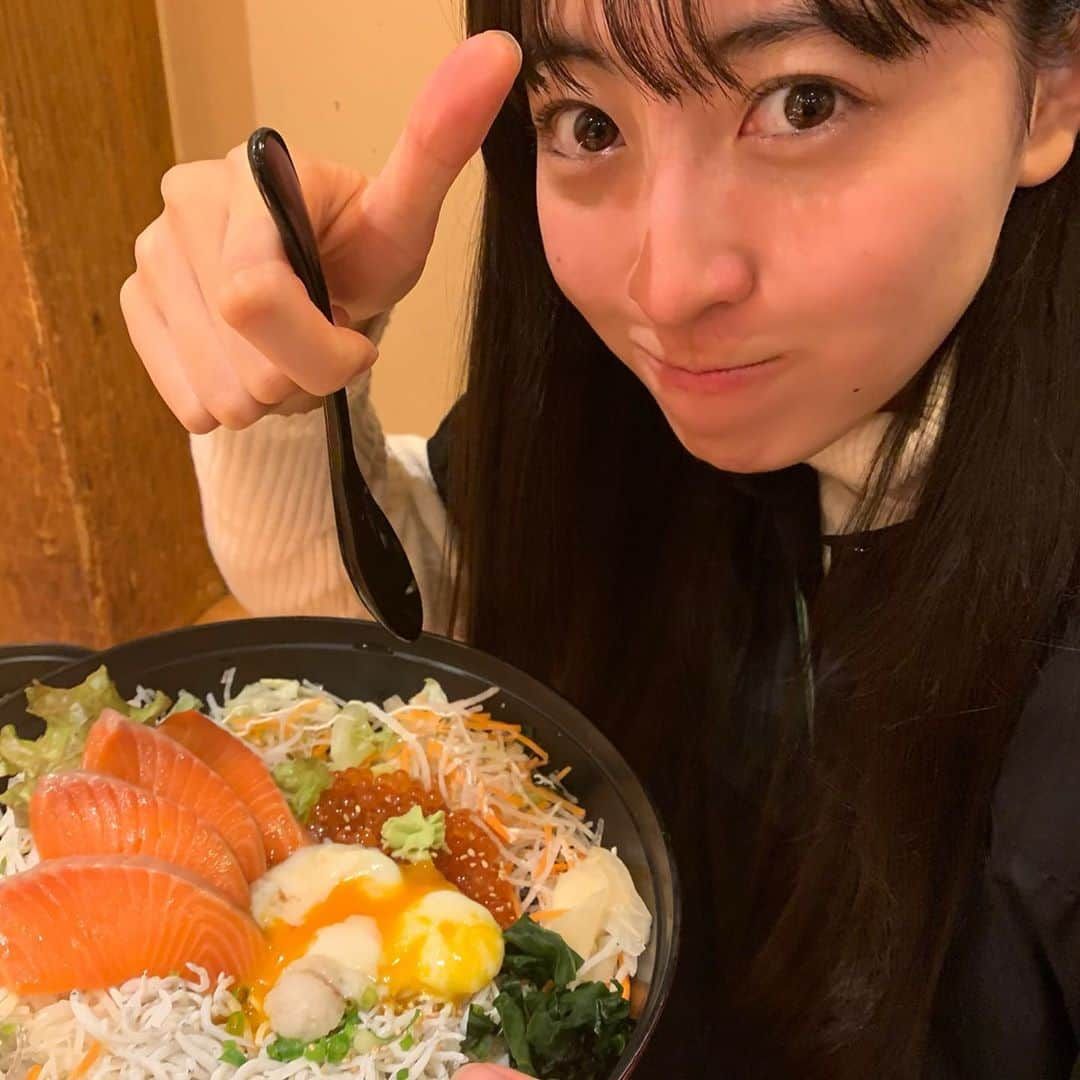 平塚麗奈さんのインスタグラム写真 - (平塚麗奈Instagram)「・ 5億年ぶりくらいの 爆食投稿、(?!)  新しいフォロワーさんは びっくりしちゃいますよね(笑) これが平塚でス⤴︎⤴︎⤴︎🏄‍♂️🤍  ゆっくりまったりお散歩しつつ、 自然に癒されながら 食べまくりました、ぃぇぃ ‼︎‼︎‼︎‼︎‼︎ ふう〜〜〜…幸せでした、‼︎🌼  #pacificdrivein  #amalficafe #たこせんべい　 #龍恋だんご #さざえ抹茶　 #torico  #とびっちょ」11月1日 20時39分 - hiratsuka_reina