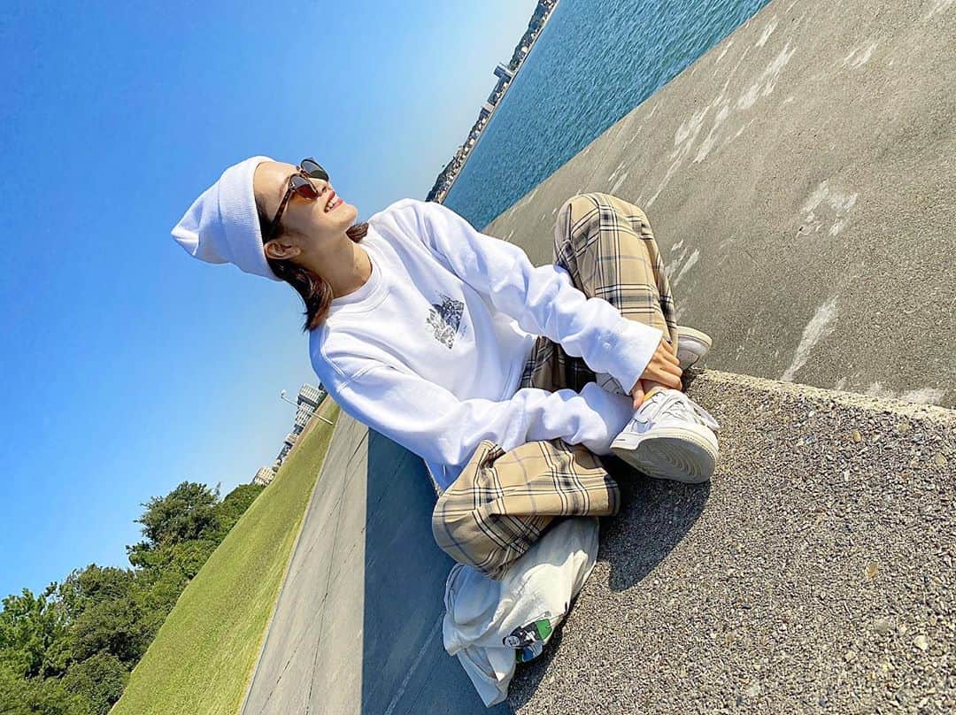 富久美玲さんのインスタグラム写真 - (富久美玲Instagram)「_ . . . 寒くなってきた頃ぐらいの海良き〜！ . . .」11月1日 15時13分 - mirei_official