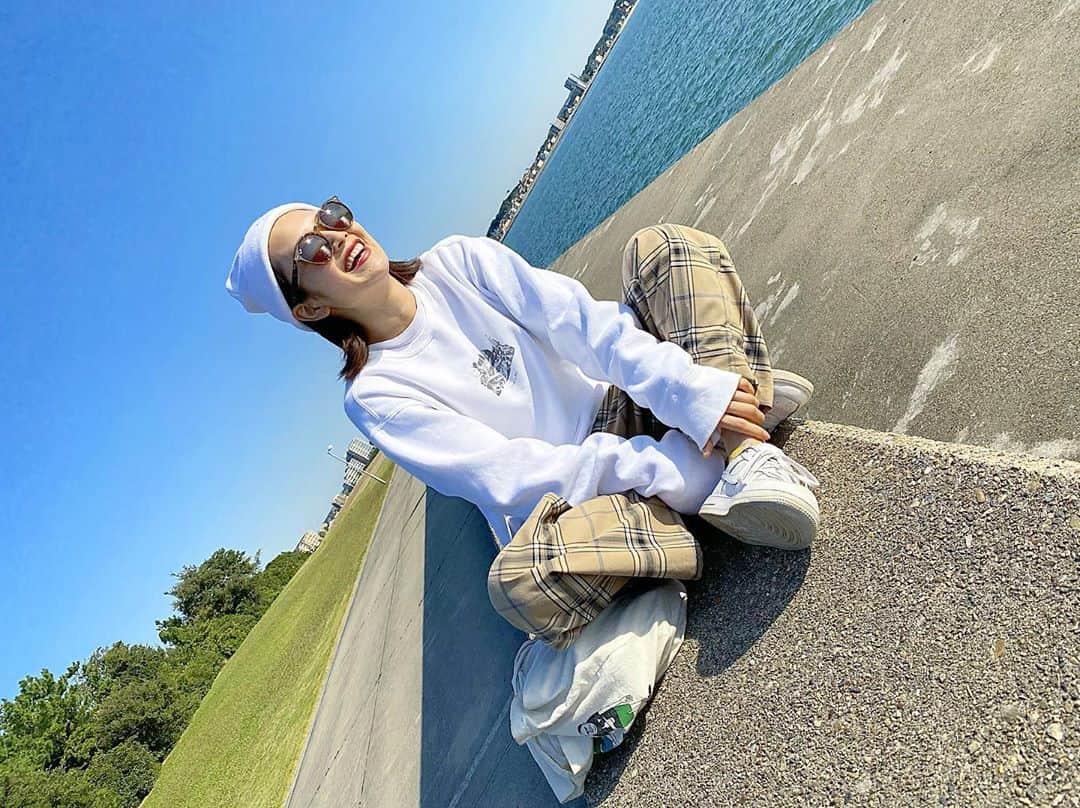 富久美玲さんのインスタグラム写真 - (富久美玲Instagram)「_ . . . 寒くなってきた頃ぐらいの海良き〜！ . . .」11月1日 15時13分 - mirei_official