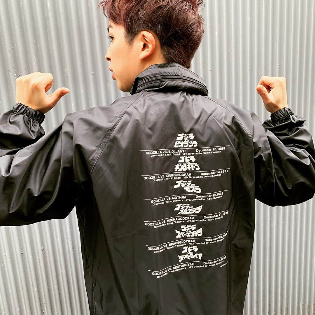 斉藤正伸（ジャガモンド）さんのインスタグラム写真 - (斉藤正伸（ジャガモンド）Instagram)「#映画Tシャツ ならぬ #映画アウター #ゴジラ #godzilla  #映画 #映画グッズ #映画アイテム #映画チンピラ #ジャガモンド #怪獣 #東宝 #特撮 #おまけの夜 #シネマンション  #しゃべんじゃーず #ヨケイなお世話 #YouTube #川北紘一 #平成ゴジラ」11月1日 15時35分 - mondmasa