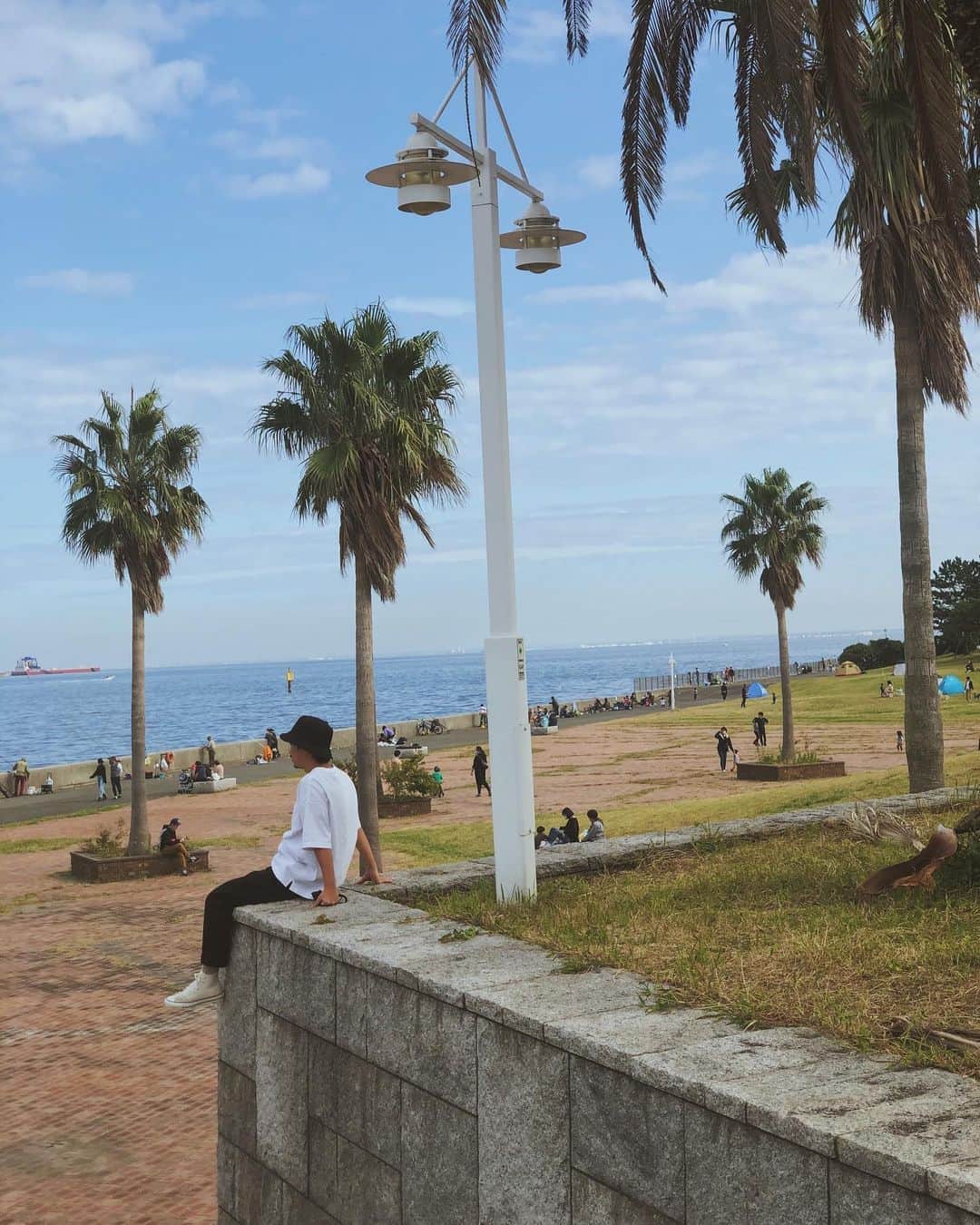 佐野真依子さんのインスタグラム写真 - (佐野真依子Instagram)「公園お散歩日曜日🐤🐾 広い海と飛行機がみえる、 素敵な公園だったなあ✈️ つぎはピクニックしにこよう🐶」11月1日 15時32分 - sanomaisanomai