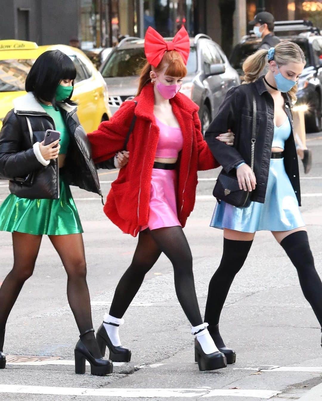Just Jaredさんのインスタグラム写真 - (Just JaredInstagram)「@thecwriverdale stars @camimendes @madelame & @lilireinhart show off their Powerpuff Girls Halloween costumes while stepping out for the day! #Riverdale #CamilaMendes #MadelainePetsch #LiliReinhart #PowerpuffGirls Photos: Backgrid」11月1日 15時32分 - justjared