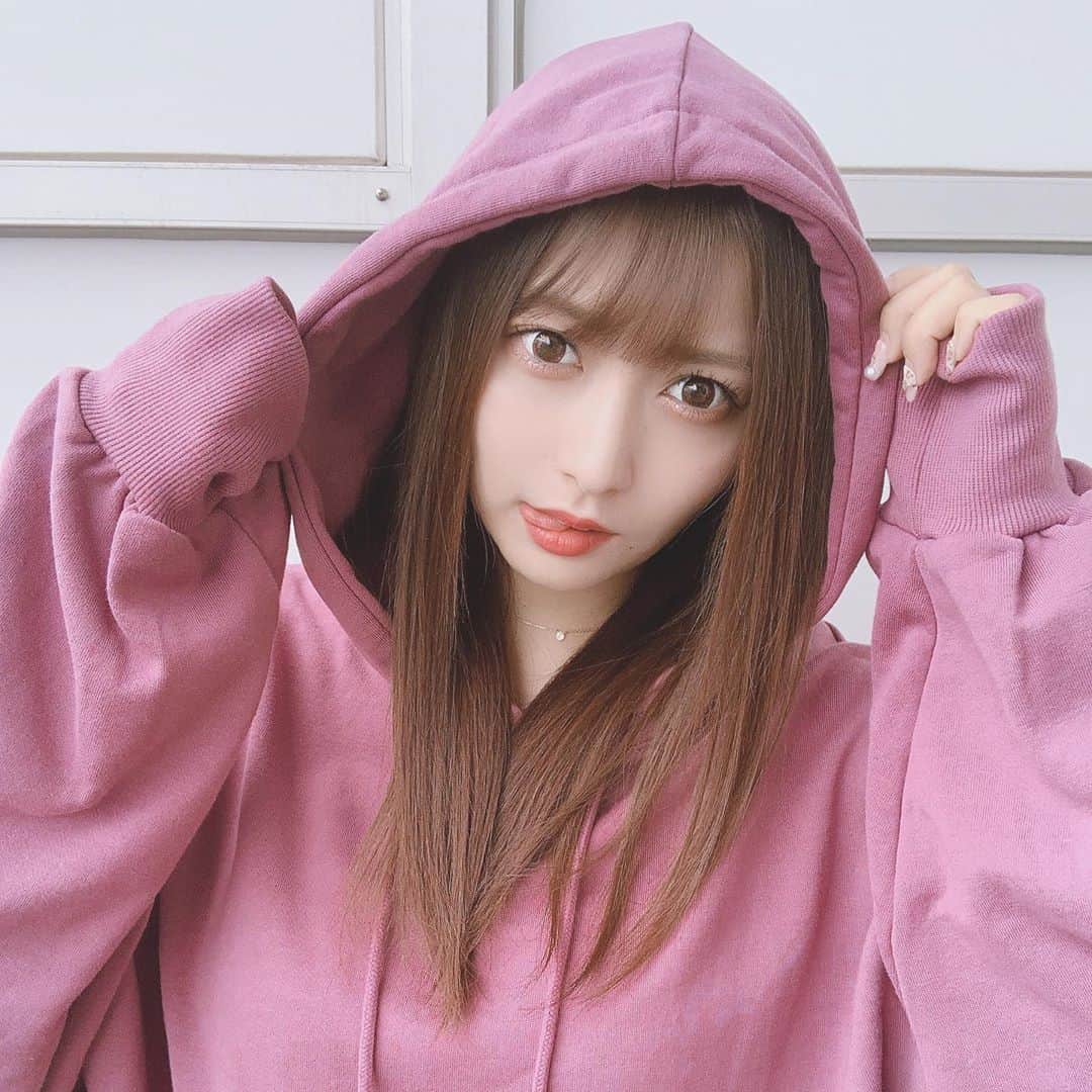 太田里織菜のインスタグラム：「. . パーカー女子💓 . #らぶどる #パーカーコーデ #パーカー女子」