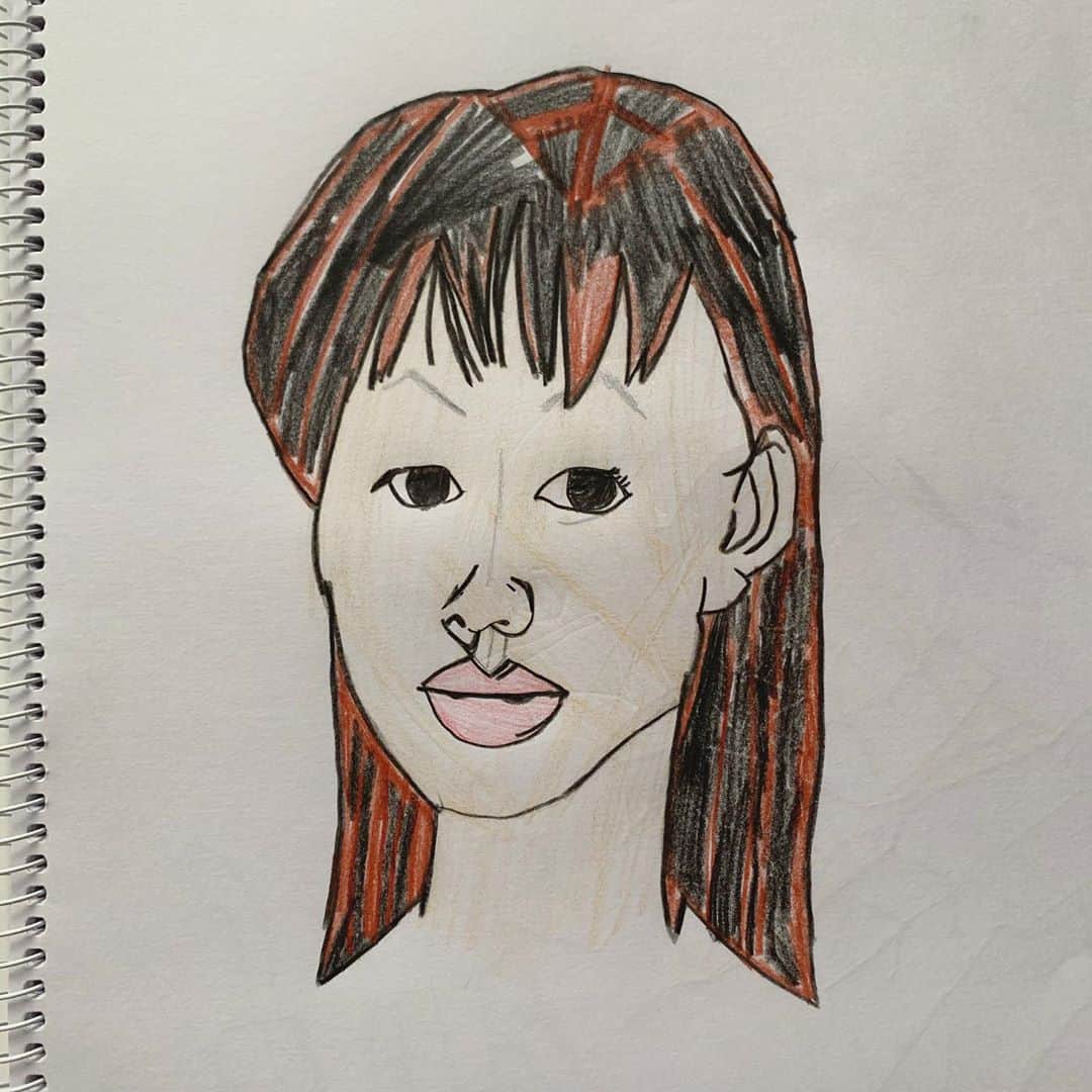 高見まなみのインスタグラム：「めずらしく私の顔を描いてくれたので、記念にこちらにもアップ✨  @ryu_works_ たくさんフォローしてくださって、ありがとうございました💓  #長男の絵 #6歳の絵　 #6歳男子 #ママの顔　 #ありがとう」