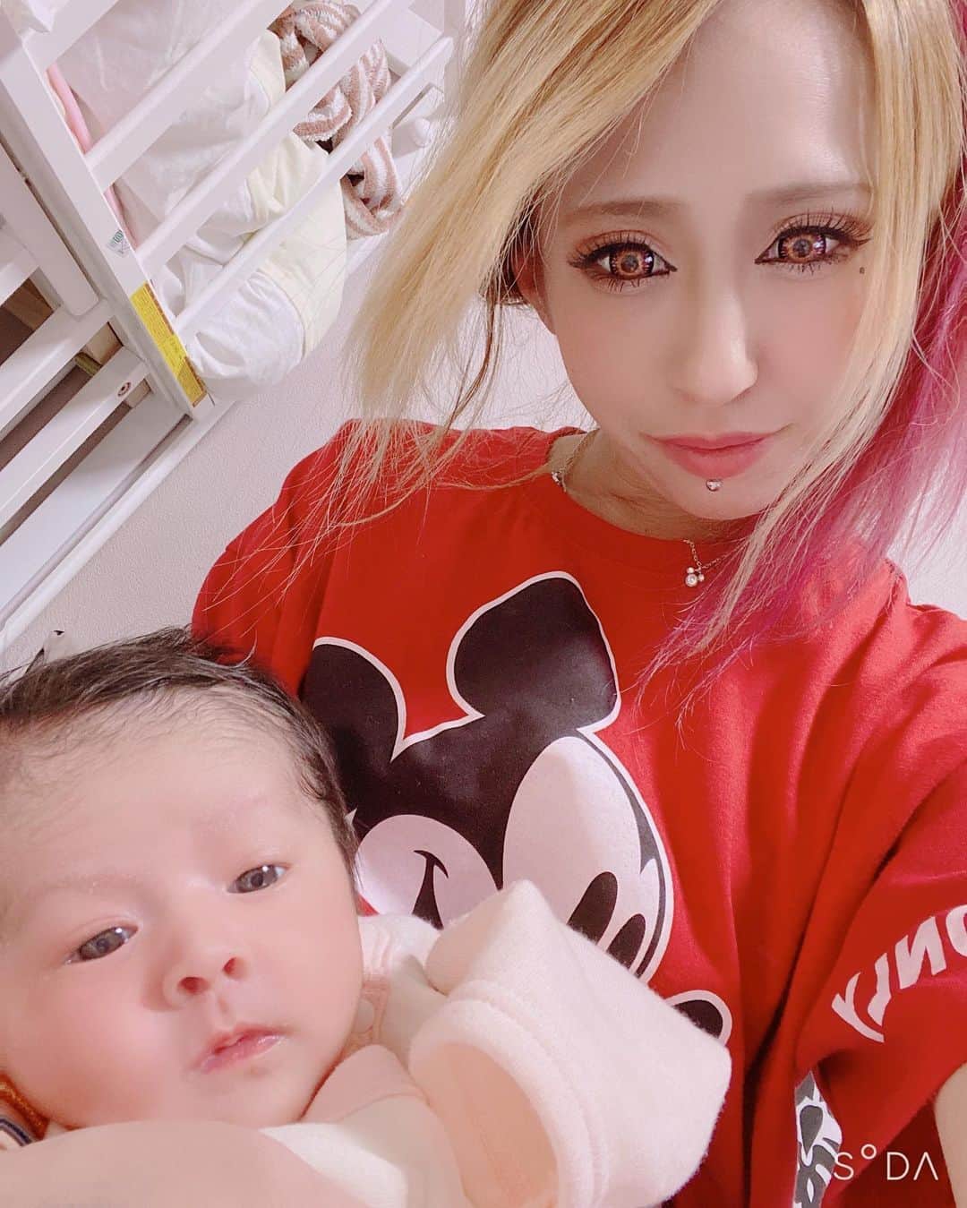 あきるなさんのインスタグラム写真 - (あきるなInstagram)「るりあが段々お姉ちゃんに似てきてる👶笑 . . . #赤ちゃん #赤ちゃんのいる生活 #赤ちゃんのいる暮らし #姉妹 #ベビー服 #ベビー #ママ #親子  #育児 #育児日記 #子供 #自撮り #セルフィー #ギャル #キャバ嬢 #新生児 #selfie #me #mama #baby #babygirl #japanesegirl #tiktok #youtube #youtuber #kids #kidsfashion #family #familytime #familyphoto」11月1日 15時58分 - runaruna1226