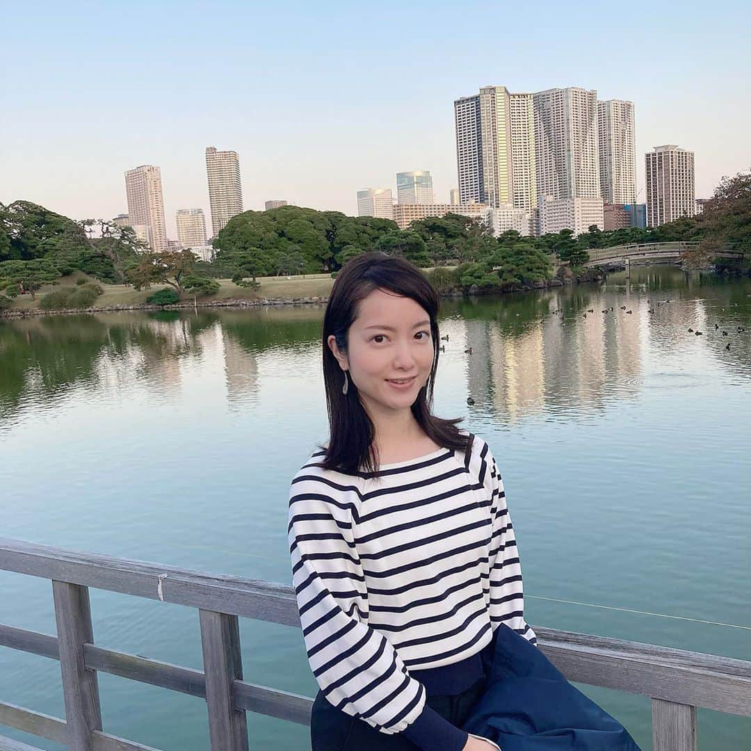 天明麻衣子のインスタグラム：「今年のハロウィンは浜離宮でまったりお散歩してました！純和風な過ごし方です　笑 園内のお茶屋さんのアマビエの練り切りがかわいかった😍  さて、明日もTBSラジオ「High School a GoGo!!」の放送があります✨高校生活の思い出や勉強など、楽しくお話させてもらいました。21時から、ぜひ聴いてくださいね〜！  #ハロウィン #浜離宮恩賜庭園 #お抹茶 #アマビエ #tbsradio #high school agogo#高校生活 #高校生活の思い出 #月曜夜9時」