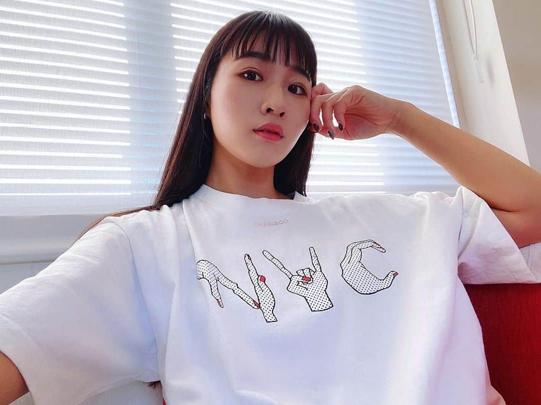Chiharuのインスタグラム：「イケてるデザイン〜　NYC✌️ 年中ほぼレギンスとTシャツとスニーカーだから、こだわりが男の子みたい🙋‍♂️ でも好き🎵 #筋トレ女子  #女性パーソナルトレーナー #トレーニング女子  #トレーニングウェア」