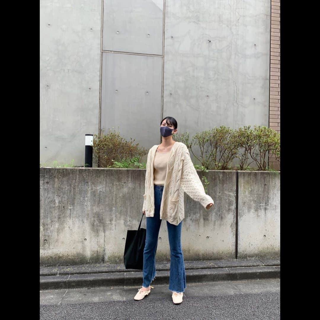 小貫莉奈さんのインスタグラム写真 - (小貫莉奈Instagram)「. 大学に行った時の📷  昼は暖かいけど夜は寒いから服装考えるのが難しい、、」11月1日 17時00分 - rina_onuki0529