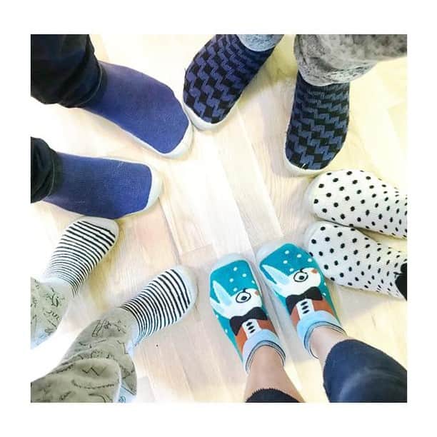 コレジアンさんのインスタグラム写真 - (コレジアンInstagram)「Cosy family time at home ❤️ . Cosy à la maison en famille ❤️ . Pictures @ninakinablog @mujde_a15 @familywelcome  . #collegien #collegien_officiel #madeinfrance #slippers #newin #extrasoft #ecofriendly #chaussons #babucce #haussocken #slippersocks #fashion #style #newin #fw20 #newcollection #autumn #familytime #weekend #sunday #downtime #comfortable #cosy #hygge #cocooning #staywarm #bestslippers #wholefamily」11月1日 17時00分 - collegien_officiel
