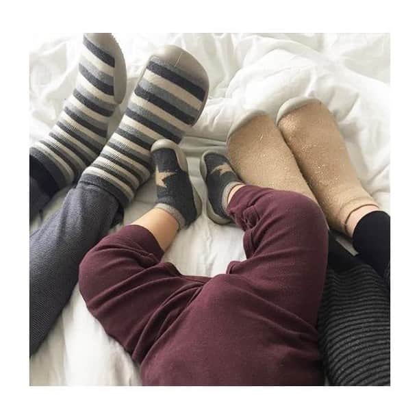 コレジアンさんのインスタグラム写真 - (コレジアンInstagram)「Cosy family time at home ❤️ . Cosy à la maison en famille ❤️ . Pictures @ninakinablog @mujde_a15 @familywelcome  . #collegien #collegien_officiel #madeinfrance #slippers #newin #extrasoft #ecofriendly #chaussons #babucce #haussocken #slippersocks #fashion #style #newin #fw20 #newcollection #autumn #familytime #weekend #sunday #downtime #comfortable #cosy #hygge #cocooning #staywarm #bestslippers #wholefamily」11月1日 17時00分 - collegien_officiel