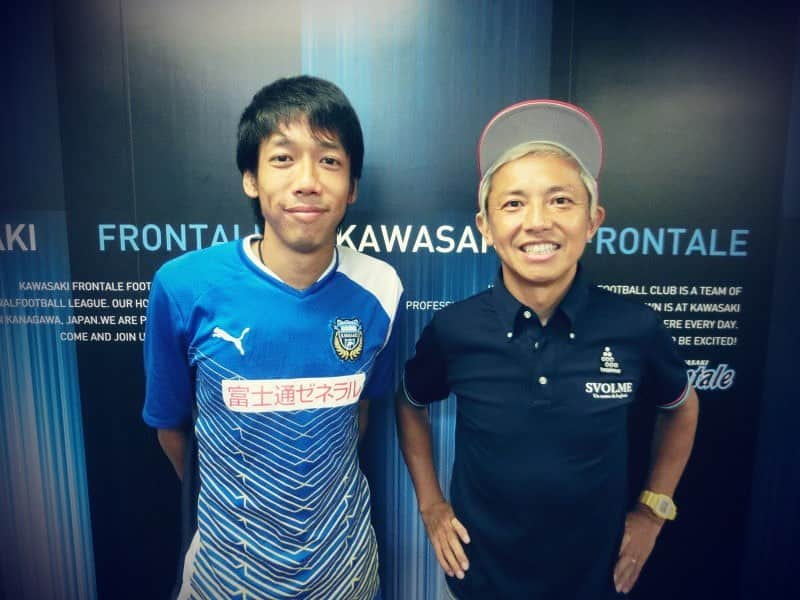 GAKU-MCのインスタグラム：「#お疲れ様でした #中村憲剛   #ケンゴありがとう #OnefourKengo #frontale #晴れたらみんなで #gakumc」