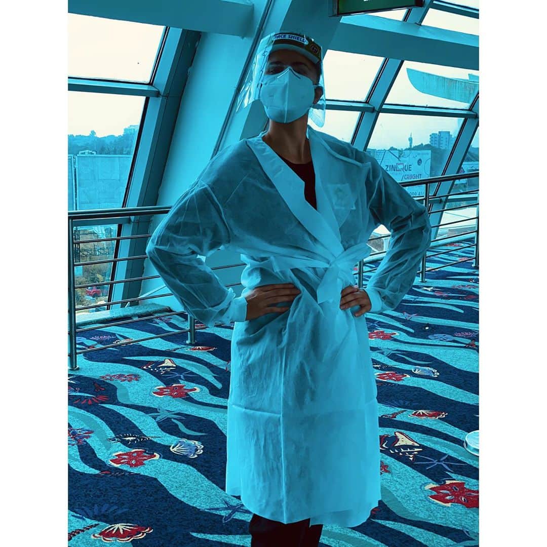 カトリーナ・カイフのインスタグラム：「Safety first 😷 outfits not bad either 🙂」