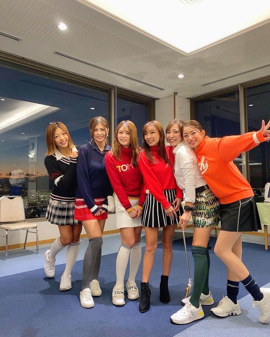 あやごるふのインスタグラム：「10/24 @smilegolf2018  第1回スペシャルコンペの﻿ スマイルガール6人が各組に入ってチーム戦🏌️‍♀️﻿ @rinrikagolf  @izumin_golf  @mina37golf  @___maigolf___  @natsumi.aoi  @aya27_golf  ﻿ とーっても盛り上がって楽しかった☺︎💖﻿ ﻿ 皆様、ご参加いただきましてありがとうございました😊🌈﻿ ﻿ ﻿ そして、協賛いただきました、﻿ @countryclubfujihakone 様 @tourg_golf 様 @365y.club 様 @cuarto_united 様 @evangeliongolf.official 様 @comocome.golfselect 様 @blueteegolf 様 誠にありがとうございました！﻿ ﻿ ﻿ ﻿ ﻿ ﻿ #golfnetwork #golf #golfswing #golfwang #reginagolf  #golfgirls #instagolf #golfstagram #ゴルフ #ゴルフ女子 #ゴルファー #ゴルフ好き #ゴルフ練習 #ゴルフコーデ #골프 #ゴルフスイング #ゴルフ大好き #ゴルフ好きな人と繋がりたい #クリスマス #golflife #golfgirl #ゴルフイベント #골프 #골프웨어 #골프스타그램 #해외여행 #예쁘다 #クリスマスコーデ #お正月 #ゴルフウェア」