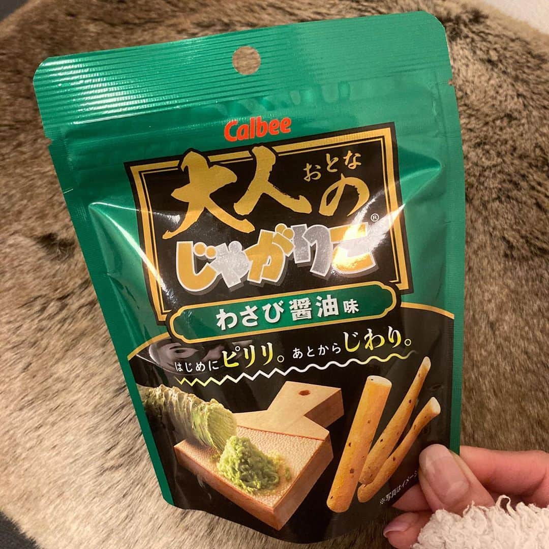 青山愛菜さんのインスタグラム写真 - (青山愛菜Instagram)「これめっちゃ美味しかった！！ #わしのじゃがりこ　#大人のじゃがりこ　#わさび醤油　#わさび醤油味　#じゃがりこ」11月1日 17時36分 - ainamnsl