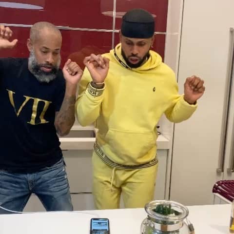 ホセ・レイエスのインスタグラム：「Tratando el baile del #Teteo 🤦🏿‍♂️😩 @elfechotrotiao」