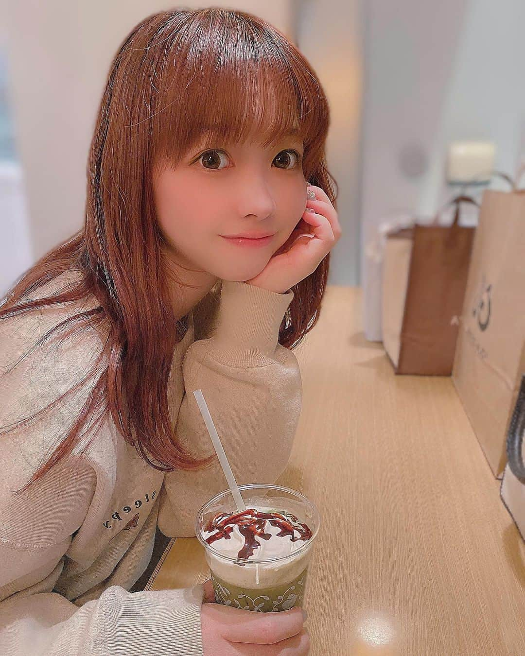 ハルナさんのインスタグラム写真 - (ハルナInstagram)「☕﻿ ．﻿ ﻿ ﻿ ﻿ クリーム抹茶美味しかった〜﻿ ﻿ ﻿ 今度はパフェもたべてみたいな🕊﻿ ﻿ ﻿ ．﻿ ．﻿ #カフェ #カフェ巡り #nanasgreentea #抹茶 #ootd #tombonia #私服 #スエット #ファッション #instalike #instagood #좋아요 #좋아요환영‪」11月1日 17時46分 - haruna_h616