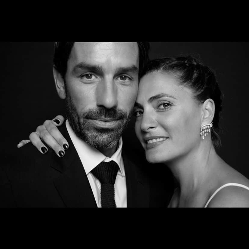 ロベール・ピレスのインスタグラム：「Happy 18th years fo us Amor ❤️ @jessicalemariepires」