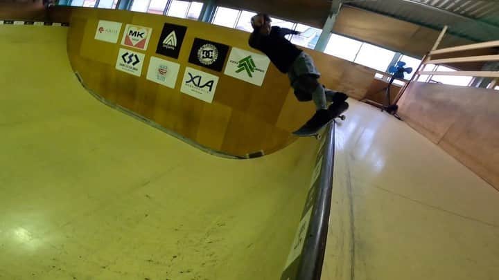 笹岡建介のインスタグラム：「🤝3️⃣🤝 @mktaxi.jp @dcshoes_japan @dorcus_tbs @bern_japan @stance_japan @skullcandyjapan @independenttrucks @rictawheels @minirampsteez @vertskateboarding  @goprojp  🎥@kussy0718  #mktaxi#dcshoesjapan #dcshoes #skullcandyjapan #bells #independenttrucks #triforce_k #hi_5 #dorcus_tbs #6556skateboarding #divisio#fivecrossskatepark #showgekiskateboards #13mind#bern#bernjapan#make___#skate#skateboard #instagood #skatecrunch #skatecrunchmag #minirampsteez #vertskateboarding #goproのある生活 #gopro」