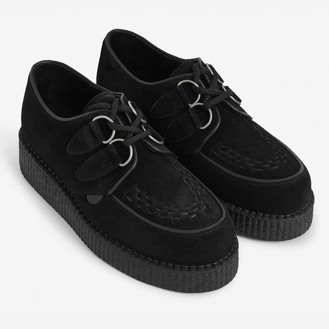 アンダーグラウンドさんのインスタグラム写真 - (アンダーグラウンドInstagram)「The Original Wulfrun Creeper- this is the classic black suede option on a single sole. From size 2 to 12 , Algender.⁠ ⁠ Also available in a Vegan friendly option.⁠ ⁠ Fast shipping continues with our DHL partner ⁠ #UndergroundEngland #UndergroundShoes #UndergroundCreeper #WulfrunCreeper #Creepers #Underground #Wulfrun #OriginalCreeper #algender #creepershoes」11月1日 17時01分 - resul80k2