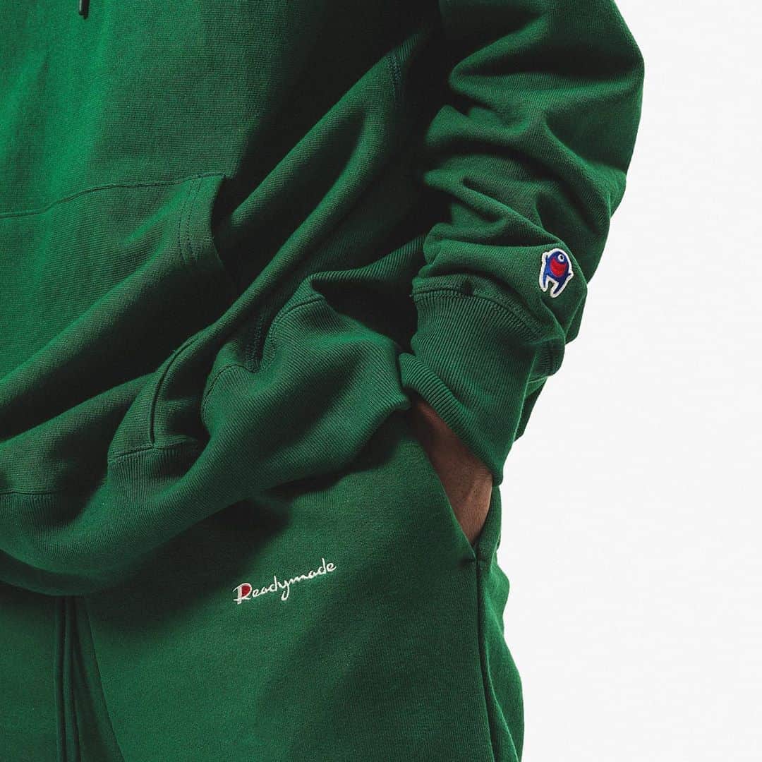 HYPEBEASTさんのインスタグラム写真 - (HYPEBEASTInstagram)「@hypebeaststyle: @readymade_official has unveiled its Fall/Winter 2020 collection. The set includes logo hoodies and matching sweatpants with READYMADE branding stylized to imitate two Champion logos, alongside a graphic T-shirt, and 3P Crew socks. Look for the pieces to be available via @hbx on November 1 at 9AM EST.⁠⠀ Photo: HBX」11月1日 18時17分 - hypebeast