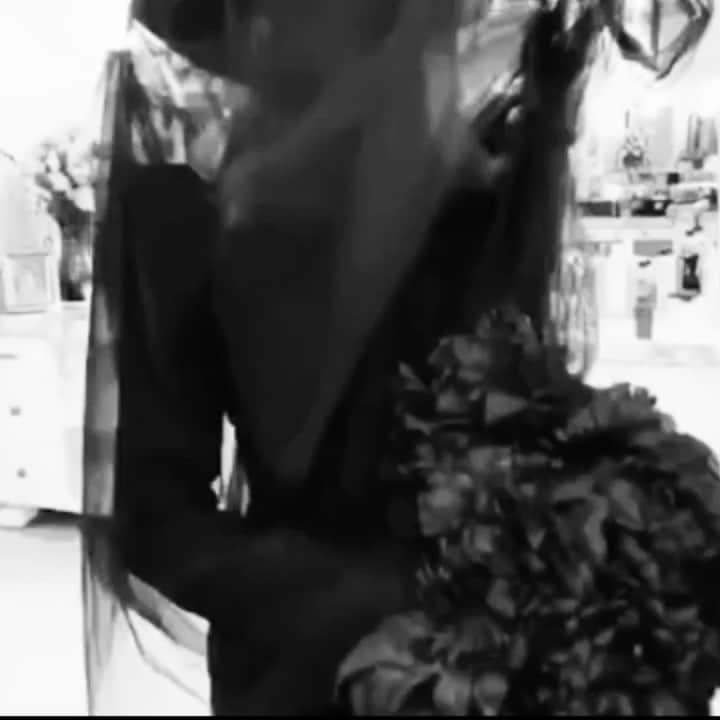 のインスタグラム：「#🖤 #queen #Madge looking utterly bewitching last night during her All Hallow’s Eve fitting with fellow enchantresses  @bcompleted and @saint_____rita 🖤 with not one but TWO #piersatkinson #millinery #masterpieces; polkadot tulle explosion and black floral wig (used as bouquet) supplied by my Angelic Agency @theresidencyexperience 🤍 @Madonna」