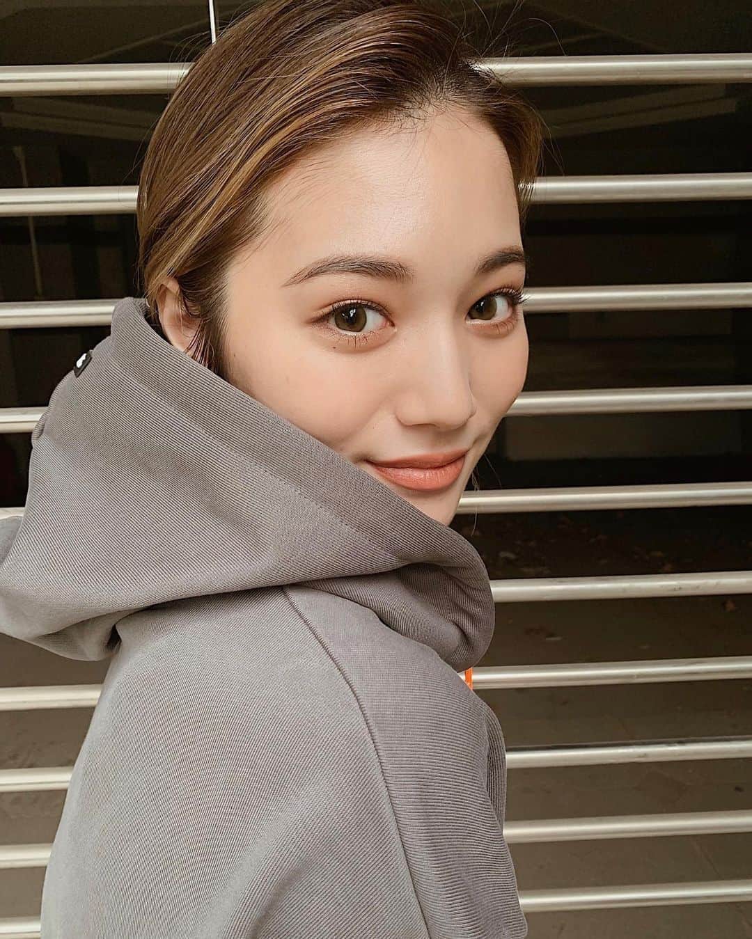 浪花ほのかのインスタグラム：「撮影の日はパーカー1枚でワンピース風🥺🖤 #libere #liberejapan #welovelibere #リベーレ」