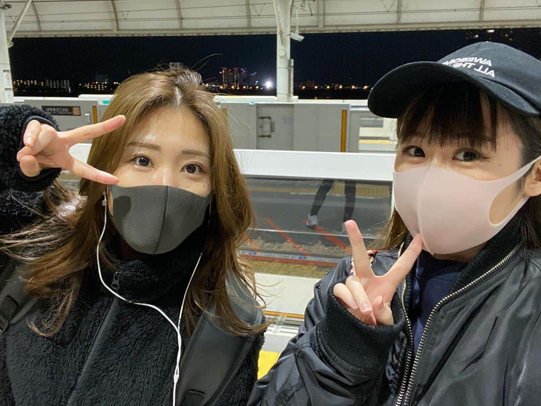 のインスタグラム：「蓮ちゃん☺️🤍✨﻿ いつもたくさん笑わせてくれる。﻿ お仕事今月たくさん一緒だったねぇありがとう🥰﻿ ﻿ #friend #job #work #event #instagood #instalike #카페투어 #photography #mood #camera #selfie  #fashion #instagood  #instalike #카페투어 #outfit #happy #instapic #l4l #좋아요 #데일리룩 #패션 #ファッションコーデ #model #셀피 #girl #instafashion #cap #black #pittamask」