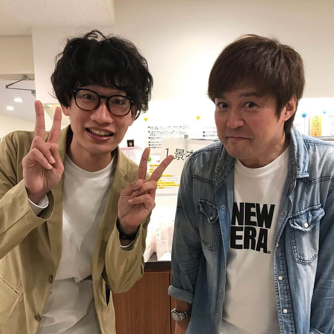 もりやすバンバンビガロさんのインスタグラム写真 - (もりやすバンバンビガロInstagram)「白川兄さんハッピーバースデーバンッバーン‼️🎉🎂　#テンダラー白川 兄さん　#テンダラー白川生誕50祭単独ライブ #なんばグランド花月　#もりやすバンバンビガロ」11月1日 18時40分 - moriyasubanbanbigaro