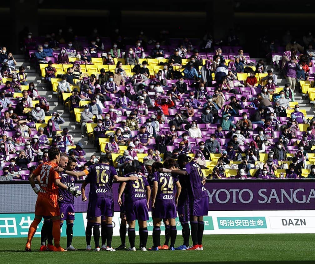 京都サンガF.C.さんのインスタグラム写真 - (京都サンガF.C.Instagram)「. Photo gallery📸  2020明治安田生命J2リーグ第30節 📅11月1日（日）14:03 🏟️サンガS 🆚京都3-0山形 ⚽️#曽根田穣 #ピーターウタカ #清水圭介  #魅せようKYOTOの一体感 #sanga #京都サンガ #闘紫 #TEAM京都」11月1日 18時43分 - kyotosanga_official