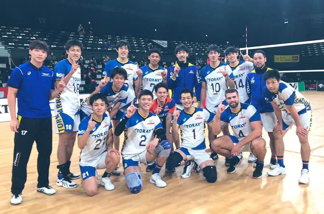 富田将馬のインスタグラム：「1勝目☝🏻 いつも応援ありがとうございます✨ リーグ戦はまだまだ続きます！ これからもっと一丸となって戦いましょう👊🏻  #東レアローズ」