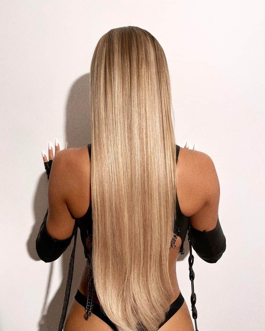 ソフィア・リッチーのインスタグラム：「Hair porn」