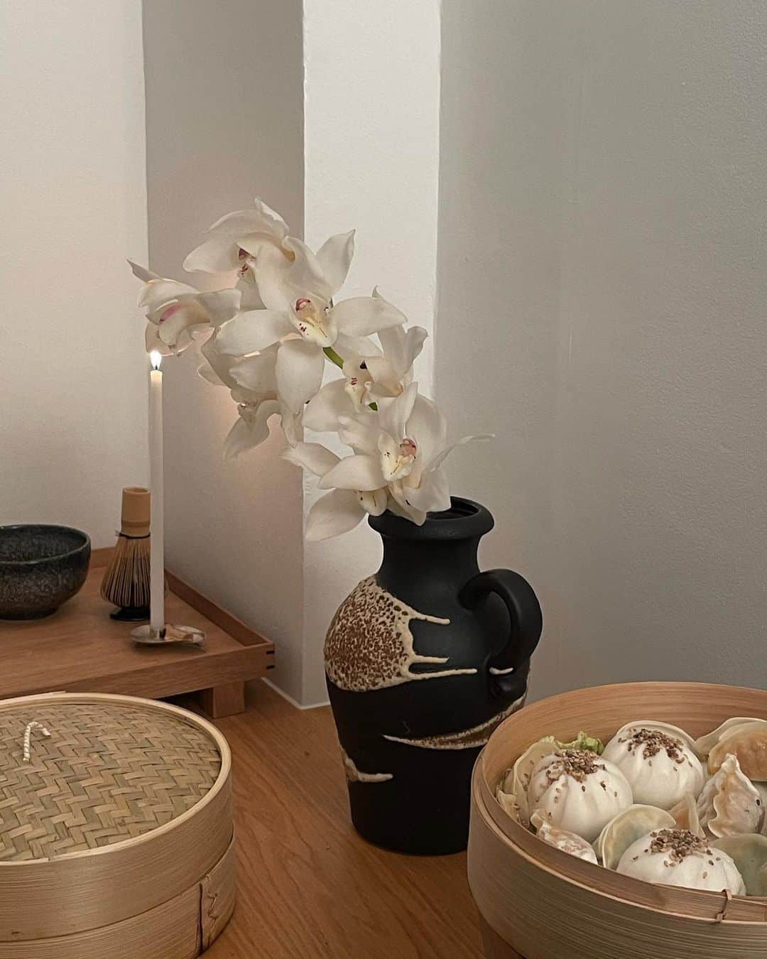 Mathilde Goehlerのインスタグラム：「When Sophie cooks @sophiegoehler 🥟🥬☺️」
