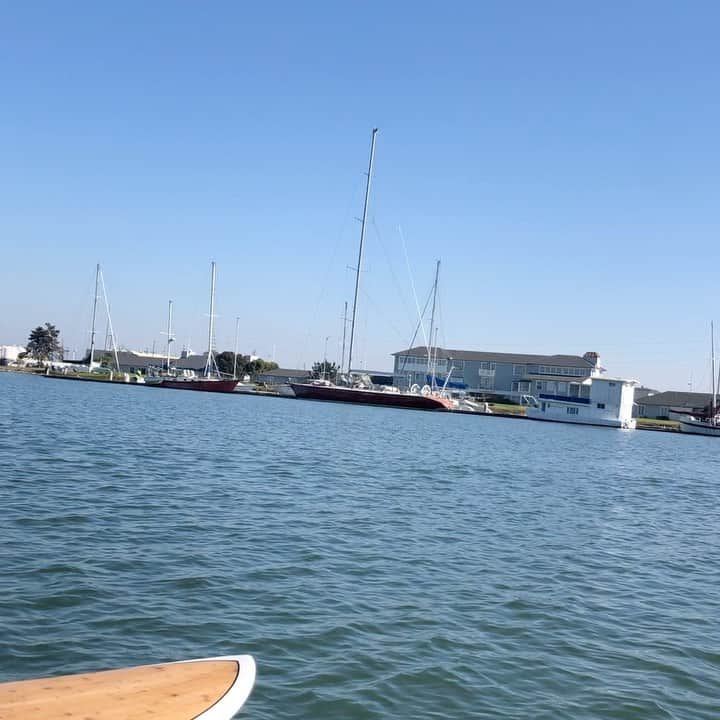 エイヨシャ・カレーのインスタグラム：「🌊 love SUP. So peaceful.」